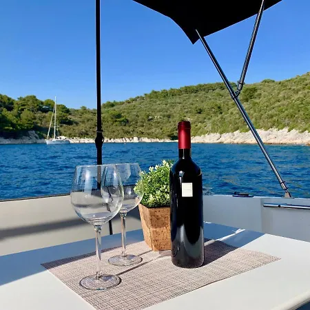 Botel Jeanneau Merry Fisher 795- Arya